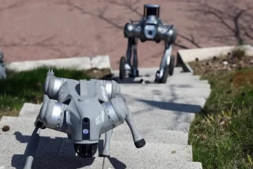 الصين تراهن على ديب سيك.. وتطوّر كلاباً ومسيرات ذكية