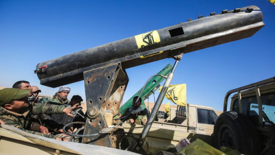 على أربع جبهات.. إيران تنتقل من دعم ميليشياتها  إلى تمكينها من صنع الأسلحة