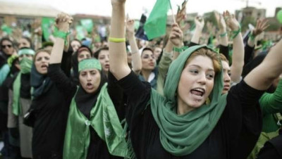 انتخابات إيران.. مقاطعة واسعة ورسالة لـ"خامنئي" و"روحاني"