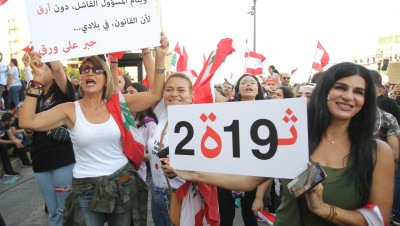 "زهراء عبّاس الحركة" ابنة مسؤول في "حـزب اللـه" تحتفل بعيد ميلادها على متن يخت فاخر (فيديو)