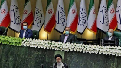 بينهم متهمون بــ"الفساد والإرهـــاب".. قائمة الحكومة الإيرانية المقترحة تصل إلى البرلمان