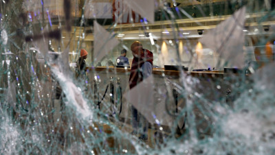 لبنان.. هجمة المصارف في شارع الحمرا تحرّك ضمير الحريري وجنبلاط