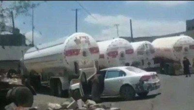 الحوثيون يبتزون أهالي صنعاء ويحتجزون قاطرات الغاز المنزلي