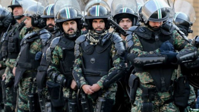 الشرطة الإيرانية تعتقل عشرات المتظاهرين لقمع احتجاجات أصفهان