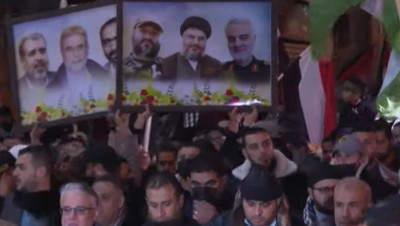 متظاهرون في غزة يهتفون للحوثيين ويشتمون السعودية وبيان يتبرأ