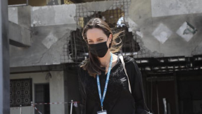 "أنجلينا جولي" تزور اليمن