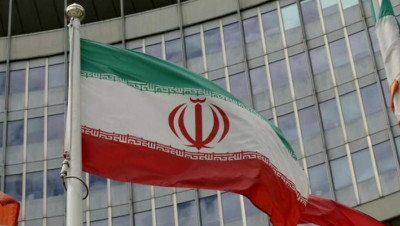 مسؤول إيراني يتهم إسرائيل باغتيال عالمين بتسميم طعامهما