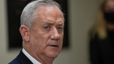 "بيني غانتس" يحذر إيران من استهداف السياح الإسرائيليين