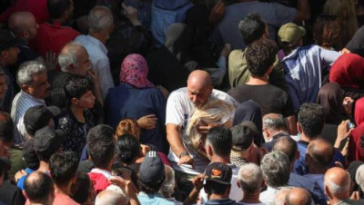 أزمة خبر تهز لبنان.. "حزب الله" يهرّب الطحين واللاجئون شماعة لتغطية الفساد