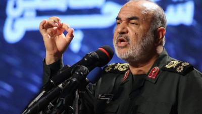 "حسين سلامي" يهدد إسرائيل بصواريخ "حزب الله"