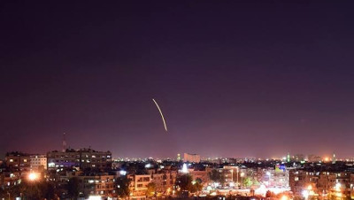 ما علاقة إيران بالغارات الإسرائيلية على مطاري حلب ودمشق؟