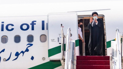 الرئيس الإيراني يصل إلى أوزبكستان للمشاركة في مؤتمر شنغهاي