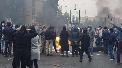 تواصل الاحتجاجات والإضرابات في إيران لليوم الـ26.. والمحتجون يتأهبون لمظاهرة حاشدة الأربعاء