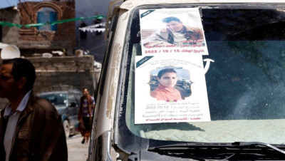 يمنيون يشيعون طفلا في صنعاء قضي بحقنة الموت