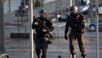 جندي إيراني يقتل زميله وثلاثة رجال من الشرطة