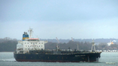 من يقف خلف استهداف السفينة قبالة سواحل عمان؟