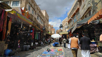 مقتل باعة وإصابة زبائن بنيران الحوثيين