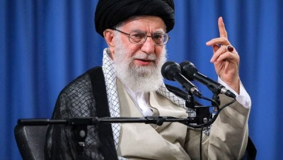 "علي خامنئي": هناك خطة أمريكية لتغيير النظام في إيران