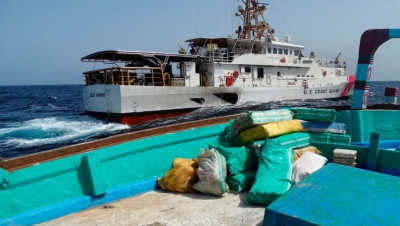 إيران تواصل إرسال شحنات السلاح والمخدرات للحوثيين