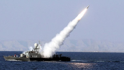 مسؤول أمريكي: إيران اختبرت مسيرة "انتحارية" ضد سفينة في الخليج