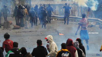 العراق.. شيوخ عشائر ذي قار يناشدون لإنقاذ البلاد والمتظاهرون يواصلون التصعيد