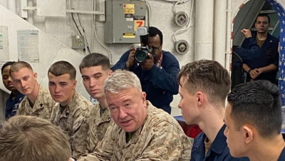 القوات الأمريكية توجه تحذيرا لقادة النظام الإيراني