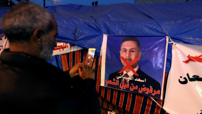 العراق.. "صالح" يتعرض لضغوط كبيرة والمتظاهرون يتمسكون بمطالبهم