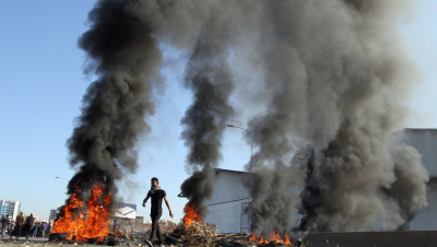 لبنان.. قطع طرقات وتطويق مؤسسات.. ودعوات أممية للإسراع بتشكيل حكومة