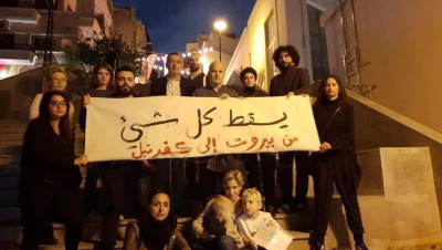 لافتات كفرنبل وأهازيج القاشوش في لبنان.. والسوريون يحتفون بثورة الأرز