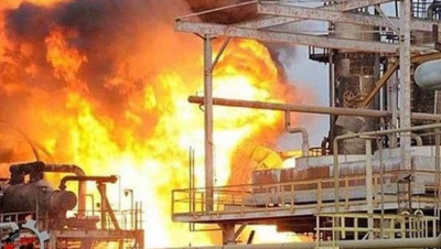 بالفيديو.. حريق ضخم في مجمع للبتروكيماويات بإيـران