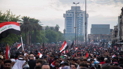 لليوم الرابع.. طلاب العراق يزينون المظاهرات الشعبية ويعلنون العصيان المدني