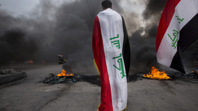 العراق.. مقتل متظاهر في بغداد وشلل شامل في مدن الجنوب