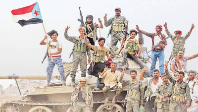 انقلاب عدن.. الشرعية تخسر عاصمتها الثانية والسعودية تبعث أولى الرسائل للانفصاليين