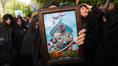 إيران تشيّع قياديا قتل بغارة بالعراق وتكذّب رواية "الحشد"