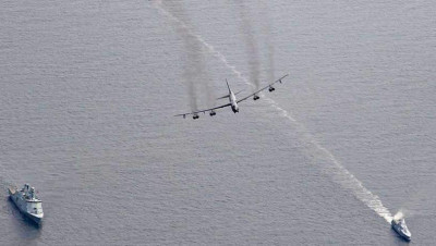 لماذا حلقت مدمرتان أمريكيتان فوق مياه الخليج؟