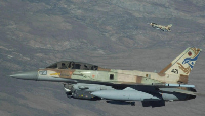 سوريا.. غارات جوية تستهدف ميليشيات إيـران في ديرالزور وحلب