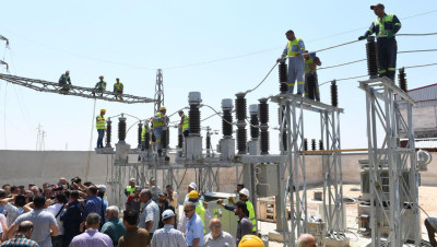 سوريا.. إيران تعزز وجودها وتستولي على قطاعين حيويين