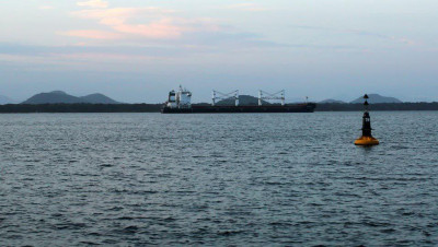 اليمن يتهم إيران بانتهاك المياه الإقليمية