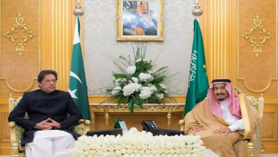 "خان" يواصل وساطته بين السعودية وإيران