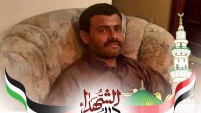 فيديو مؤلم.. حوثي يقتل تاجراً بـ"كلاشينكوف" أمام الملأ