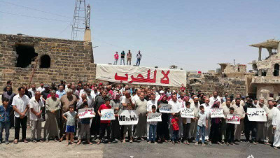 درعا تتظاهر لإخراج إيران وحزب الله من جنوب سوريا