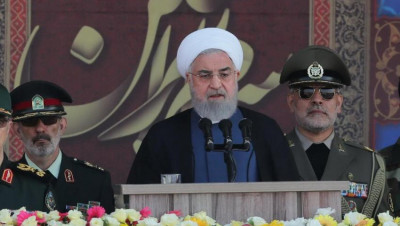 روحاني يحمل خطة "سلام" وقيادي بالحرس يلوح بـ"الحرب"