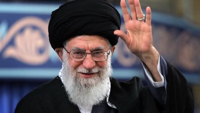 خامنئي يبشر الإيرانيين بـ40 عاما جديدة!