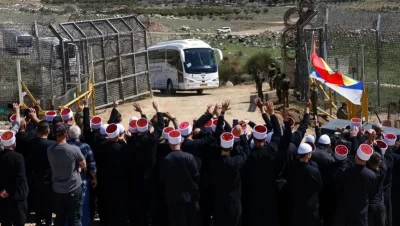 بالفيديو.. مشهد تاريخي (طلع البدر علينا): وفد درزي سوري يعبر إلى إسرائيل عبر الجولان لأول مرة منذ عقود