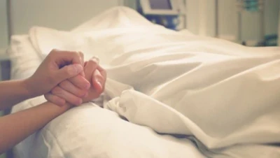 تفسير حلم موت الأب وهو ميت: دلالات الحنين والتحذير