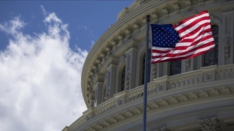 بينهم يمنيون وسوريون.. عقوبات...