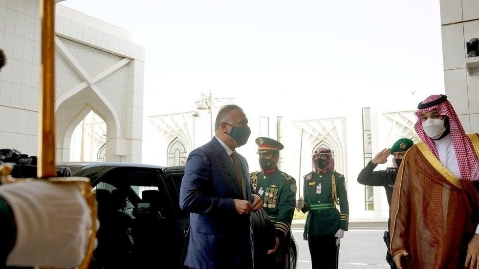 "الكاظمي" من السعودية يوجه رسالة للميليشيات المدعومة من إيران في العراق