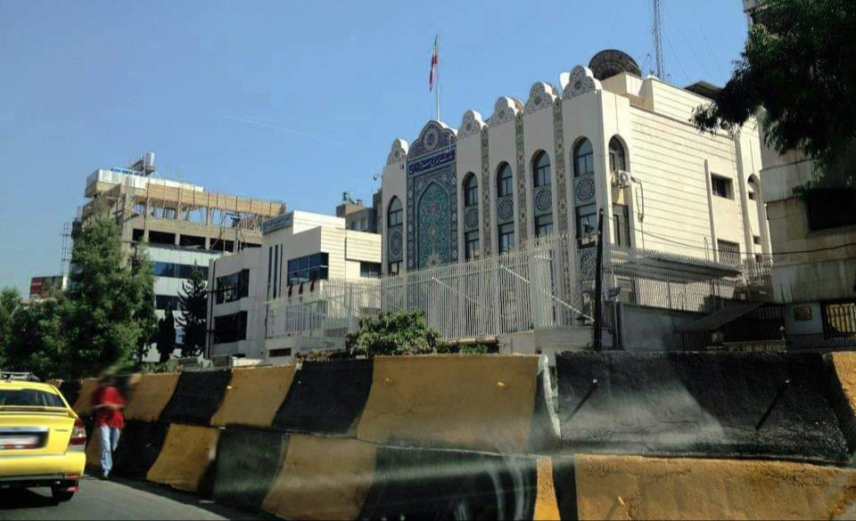 وفد إيراني رسمي يزور المنشآت والمواقع العسكرية في ديرالزور