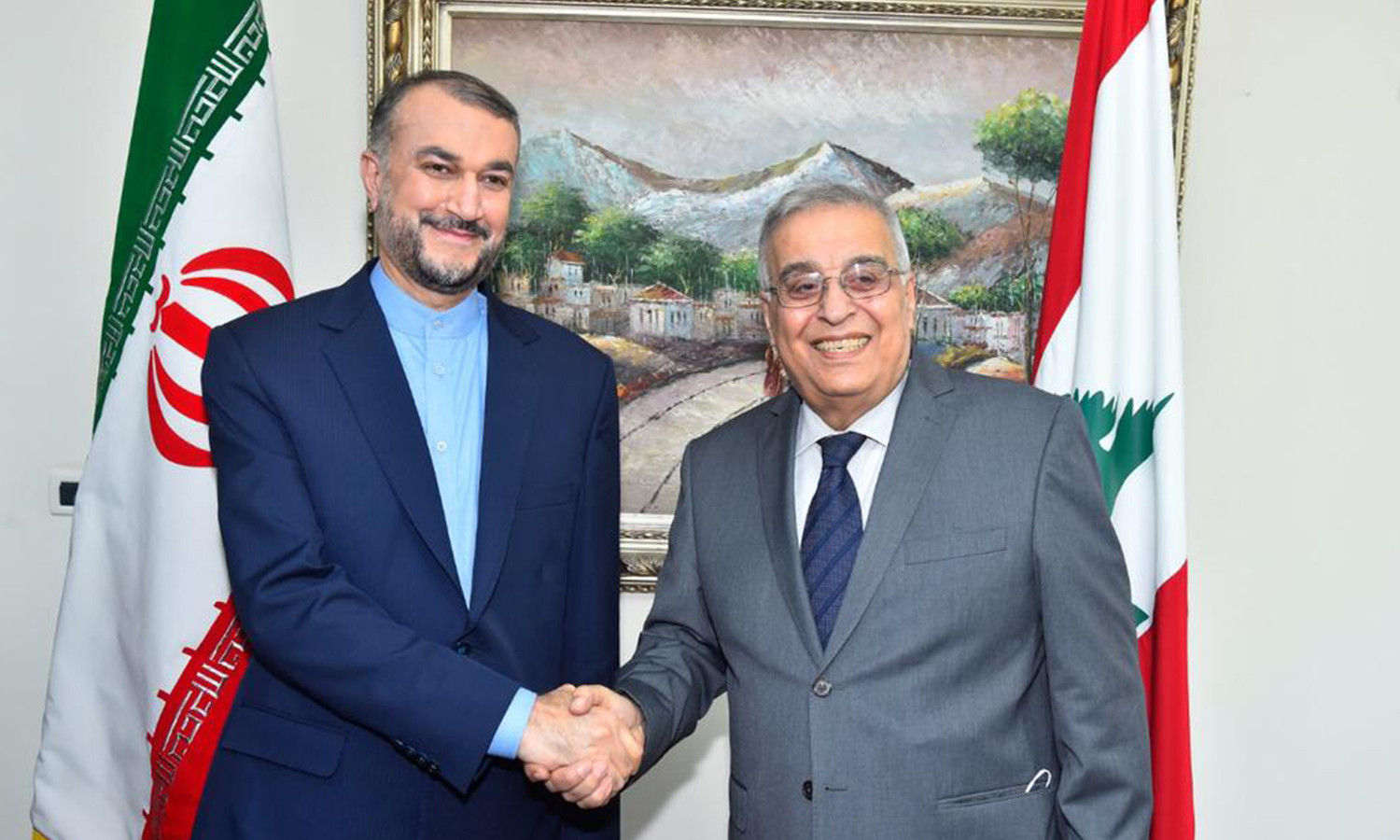 وزير خارجية إيران يعرض على لبنان بناء معملين لتوليد الكهرباء