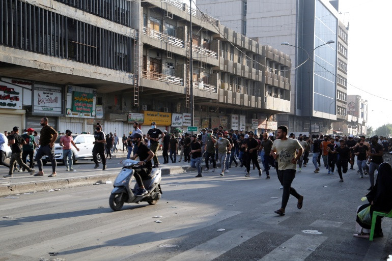 أنصار "الحشد" يتظاهرون على تخوم المنطقة الخضراء في بغداد